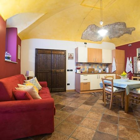 Casa Corte Alla Rocca Арона Екстериор снимка
