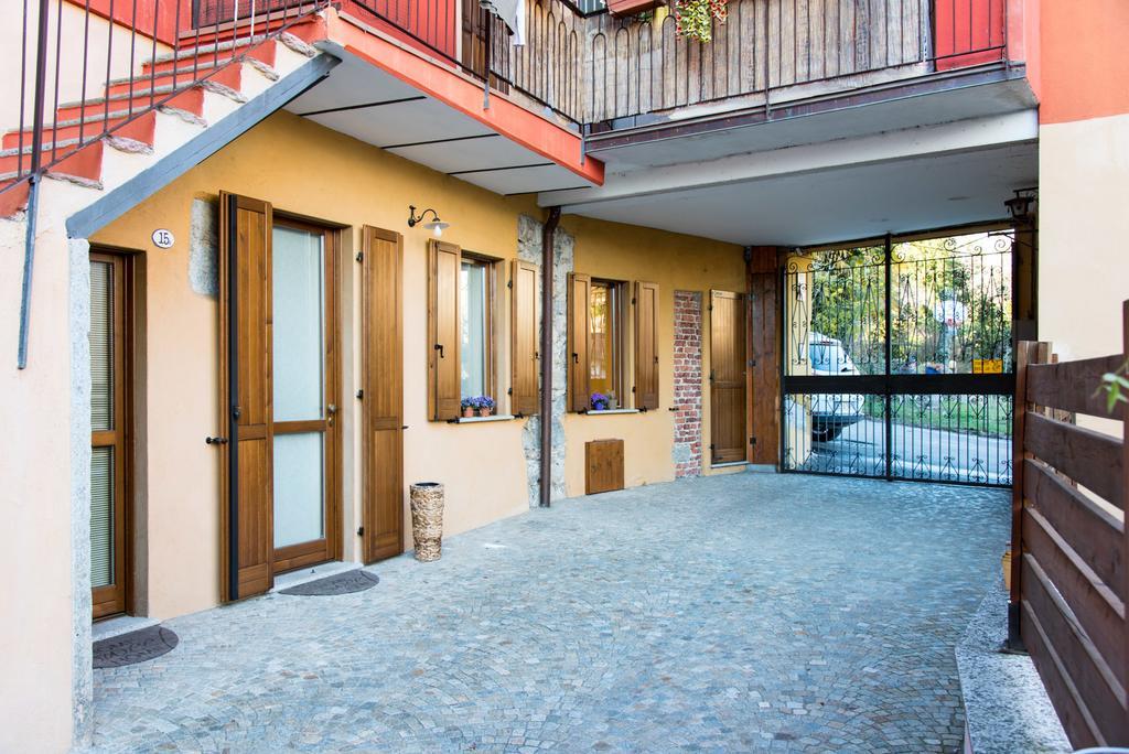 Casa Corte Alla Rocca Арона Екстериор снимка