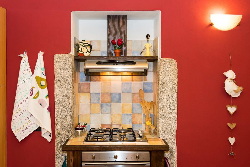 Casa Corte Alla Rocca Арона Екстериор снимка