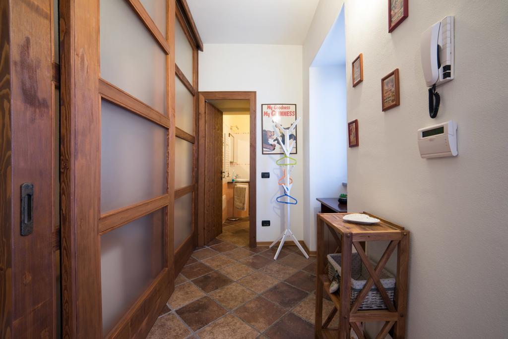 Casa Corte Alla Rocca Арона Екстериор снимка