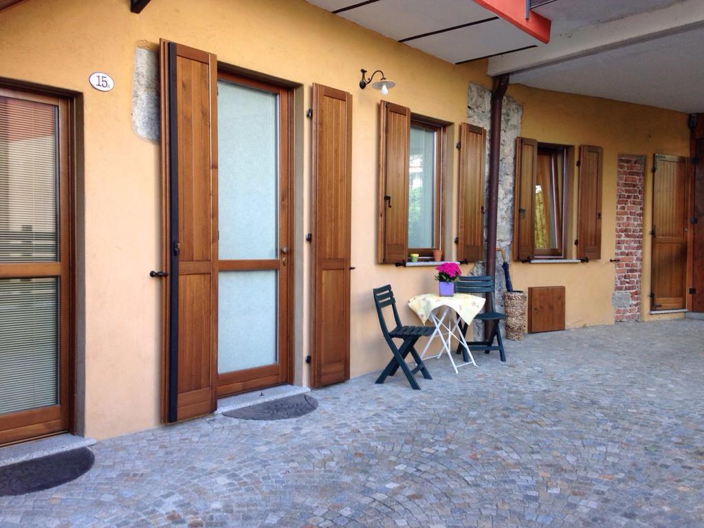Casa Corte Alla Rocca Арона Екстериор снимка