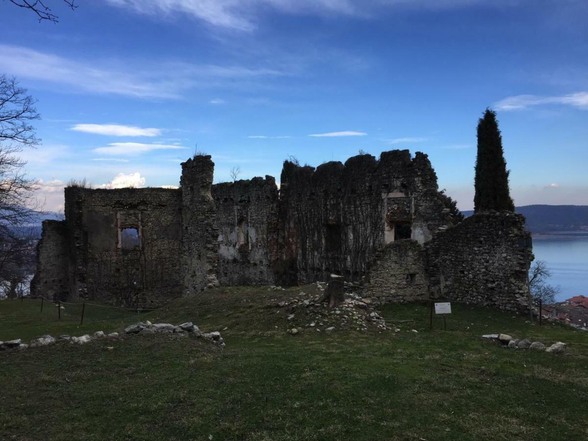 Casa Corte Alla Rocca Арона Екстериор снимка