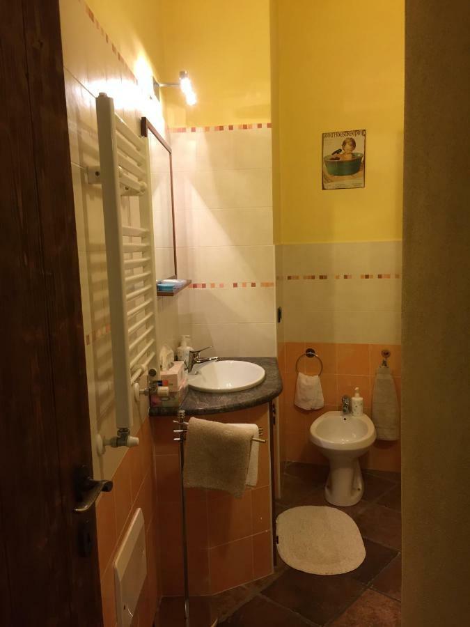 Casa Corte Alla Rocca Арона Екстериор снимка